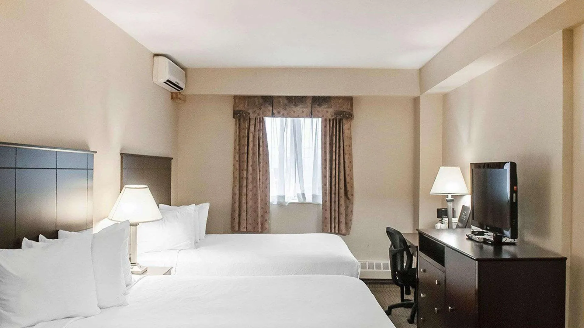 Hotel Econo Lodge Inn & Suites Downtown Toronto