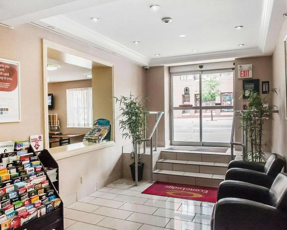 Econo Lodge Inn & Suites Downtown Toronto Hotel