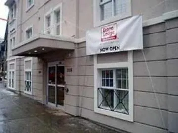 Econo Lodge Inn & Suites Downtown Toronto Hotel