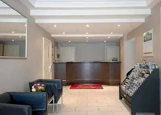Econo Lodge Inn & Suites Downtown Toronto 2*,