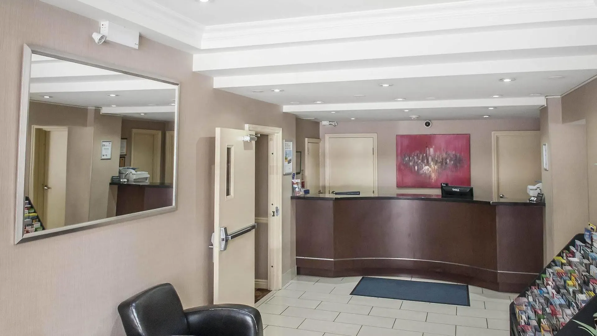 Econo Lodge Inn & Suites Downtown Toronto Hotel