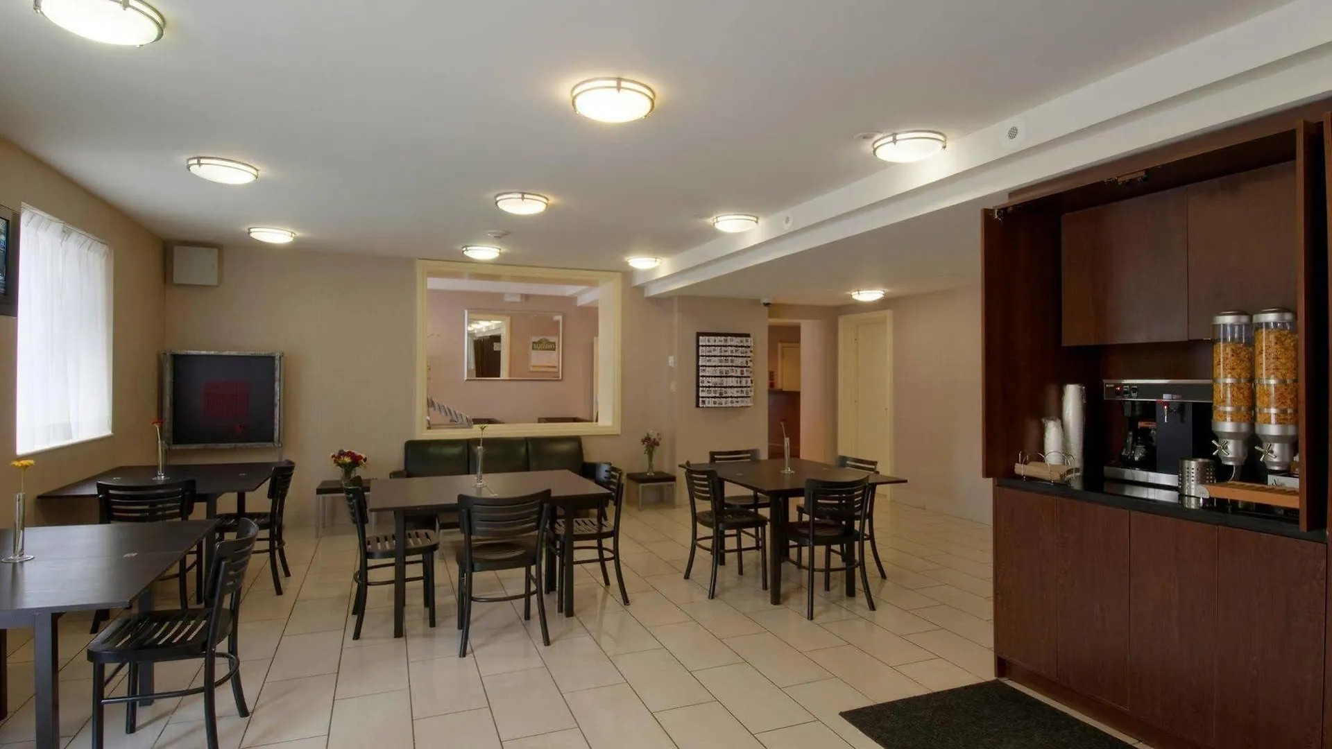 Hotel Econo Lodge Inn & Suites Downtown Toronto